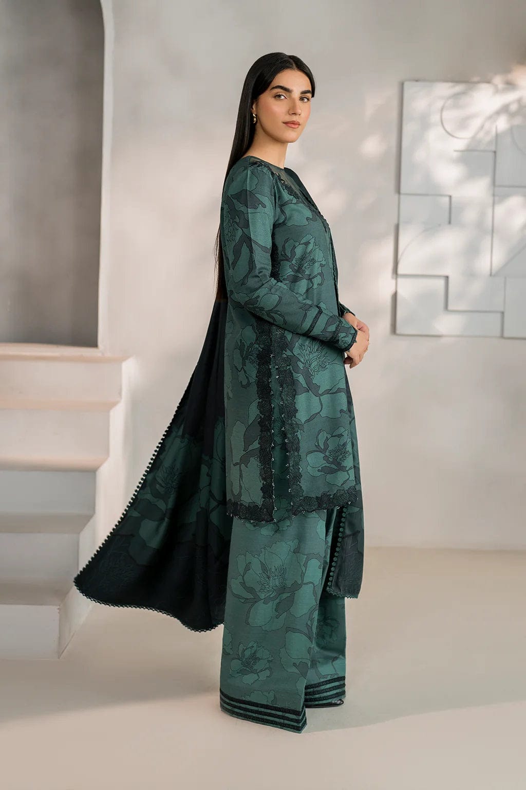 BRAND:IZNIK
Lawn Printed Embroidered Patch Work Unstitced 3 Piece With Silk Printed Duppata For Women Summer Season