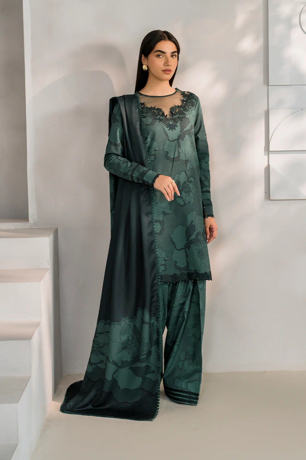 BRAND:IZNIK
Lawn Printed Embroidered Patch Work Unstitced 3 Piece With Silk Printed Duppata For Women Summer Season