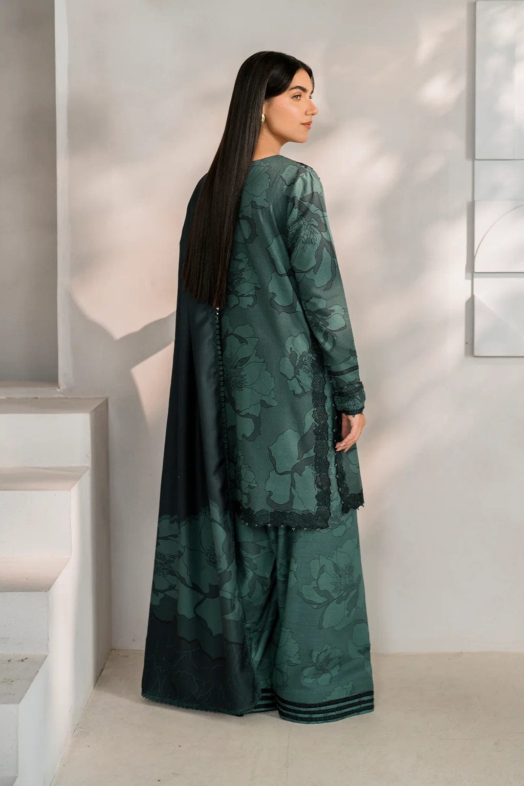 BRAND:IZNIK
Lawn Printed Embroidered Patch Work Unstitced 3 Piece With Silk Printed Duppata For Women Summer Season